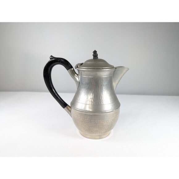 1930s Hammered Pewter lidded jug, vintage metal decorative arts and crafts hot - Picture 2 of 10